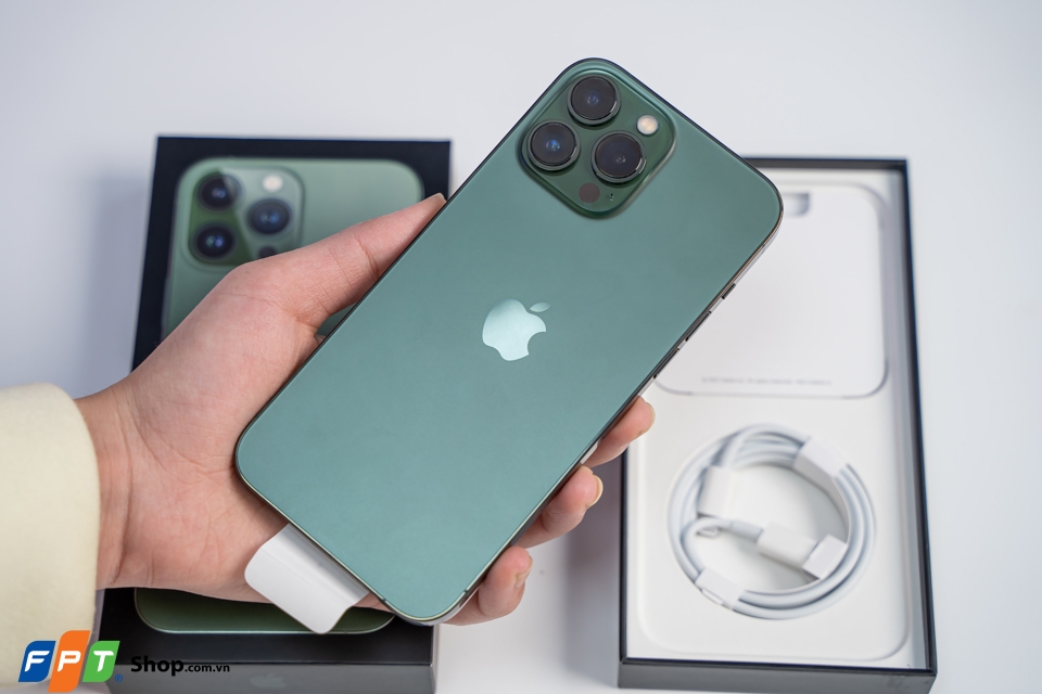 Trên tay iPhone 13 Pro Max Xanh Lá 4