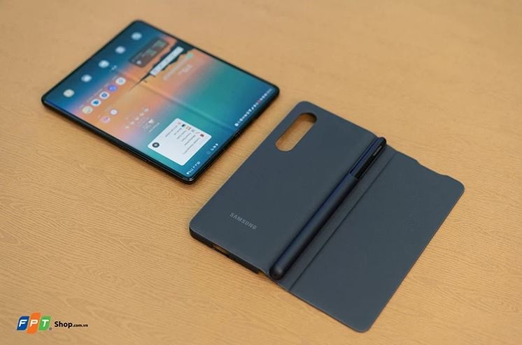 Samsung Galaxy Z Fold3 - "Cỗ máy" thu nhỏ thay thế mọi thiết bị Workaholic chính hiệu 1