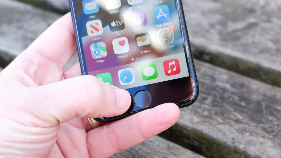 Đánh giá iPhone SE 2022 03