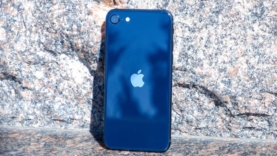 Đánh giá iPhone SE 2022 02