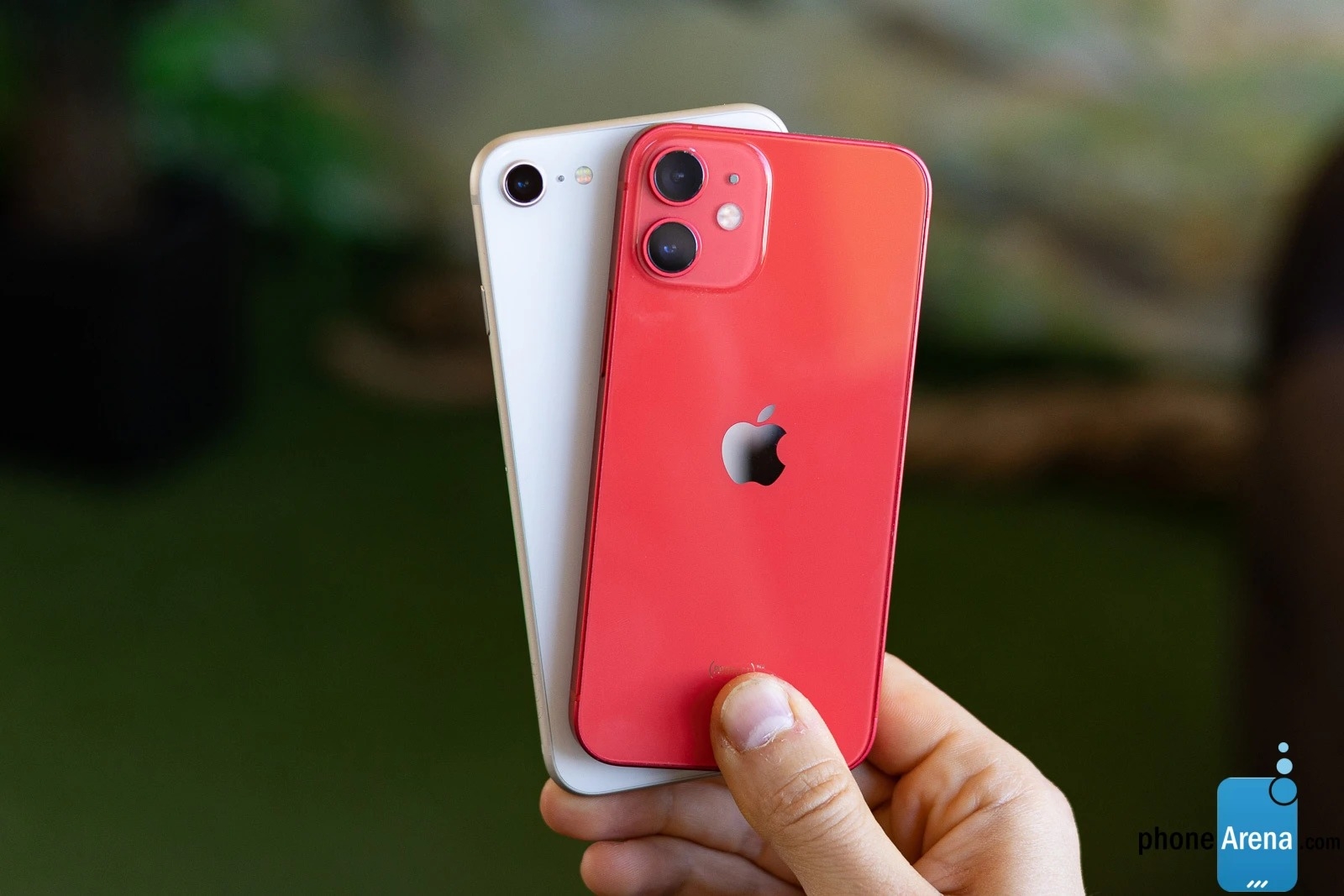 So sánh iPhone SE 2022 và iPhone 12 mini 02 So sánh iPhone SE 2022 và iPhone 12 mini 02