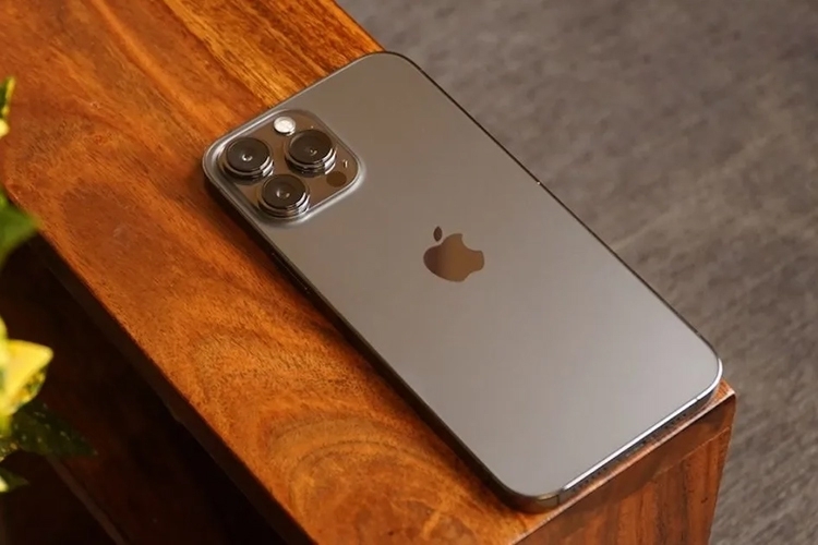 iPhone 14 có thể bao gồm tính năng nhắn tin khẩn cấp qua vệ tinh và SOS