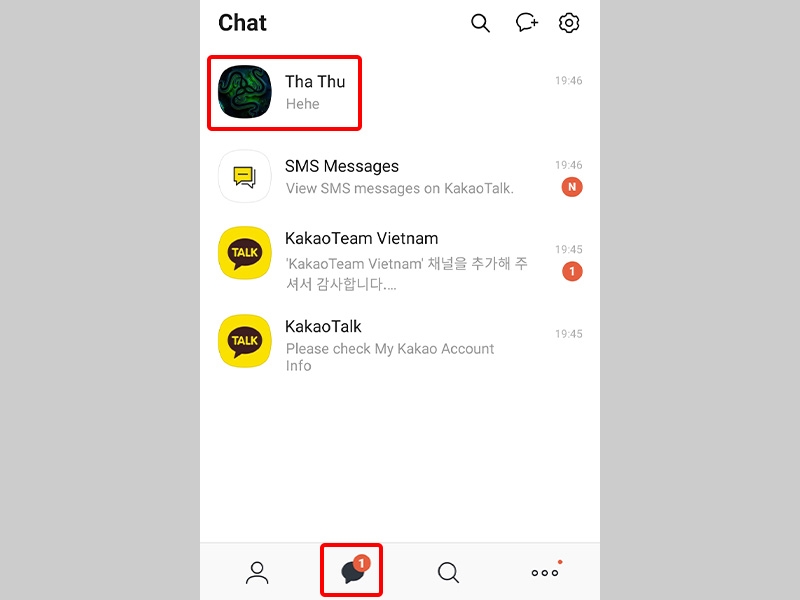 Nhấn vào mục Chat và chọn Liên hệ bạn muốn
