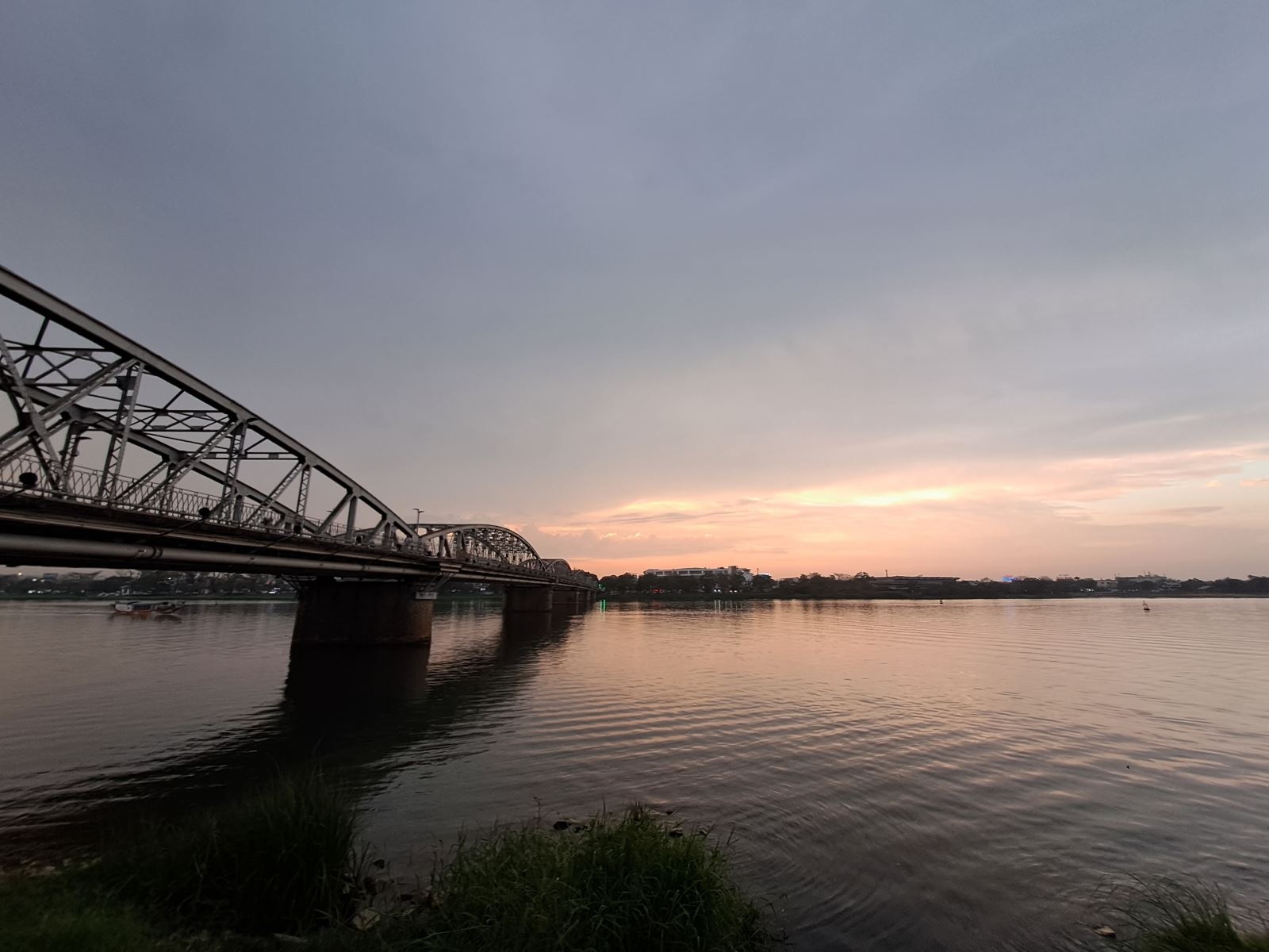 Cảnh sắc Huế đầy chất thơ dưới ống kính chống rung quang học của Samsung Galaxy A33 5G 99