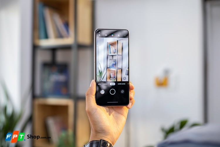 Trên tay OPPO Reno7 tại VN: Thiết kế nổi bật, 3 camera 64MP, cấu hình ổn, giá 8.99 triệu đồng