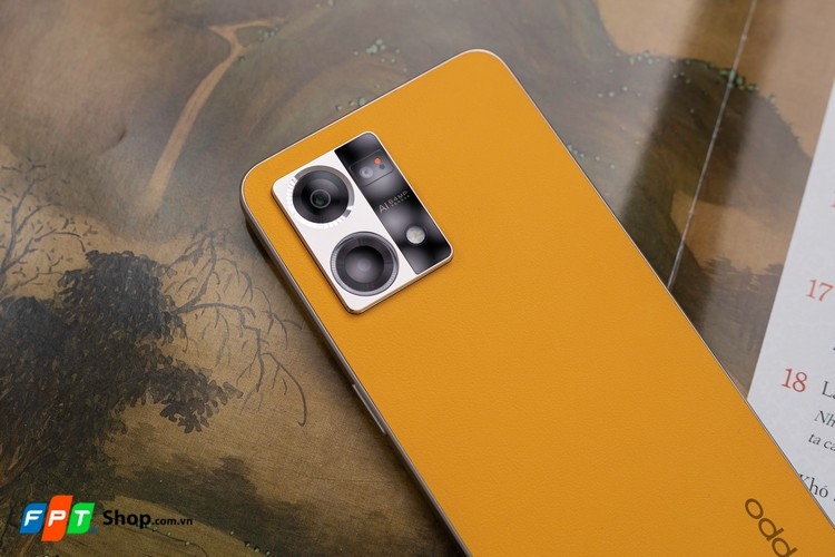 Trên tay OPPO Reno7 tại VN: Thiết kế nổi bật, 3 camera 64MP, cấu hình ổn, giá 8.99 triệu đồng