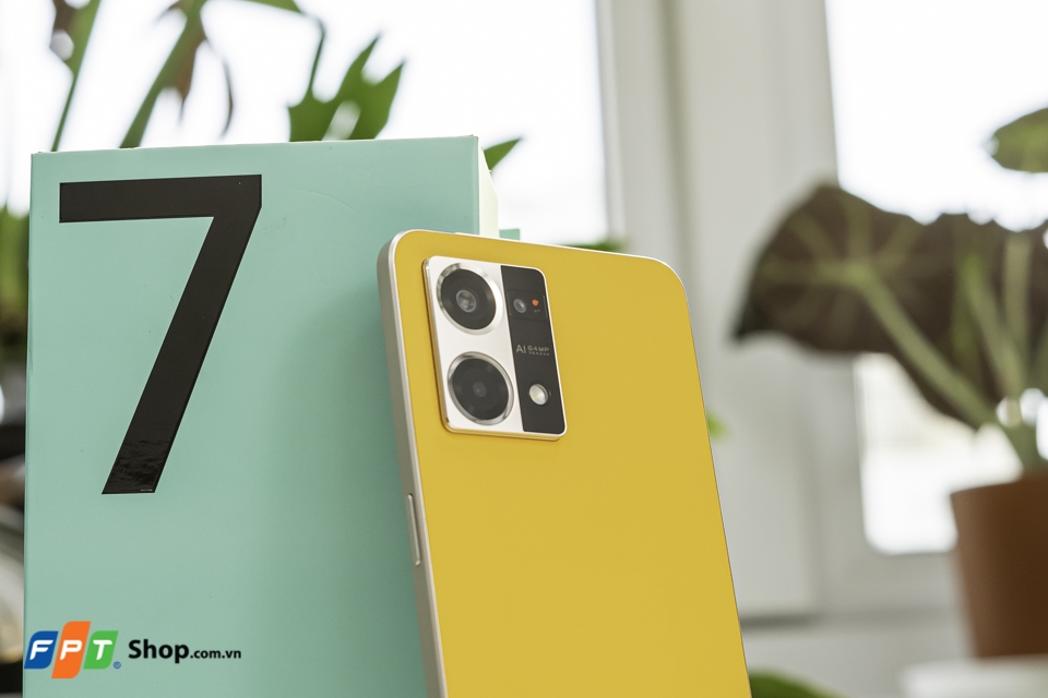 Trên tay OPPO Reno7 tại VN: Thiết kế nổi bật, 3 camera 64MP, cấu hình ổn, giá 8.99 triệu đồng