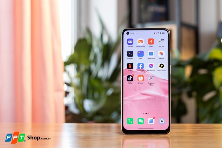 Trên tay OPPO Reno7 4G tại VN: Thiết kế nổi bật, 3 camera 64MP, cấu hình ổn, giá 8.99 triệu đồng