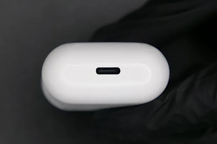 Case sạc AirPods dùng cổng USB-C