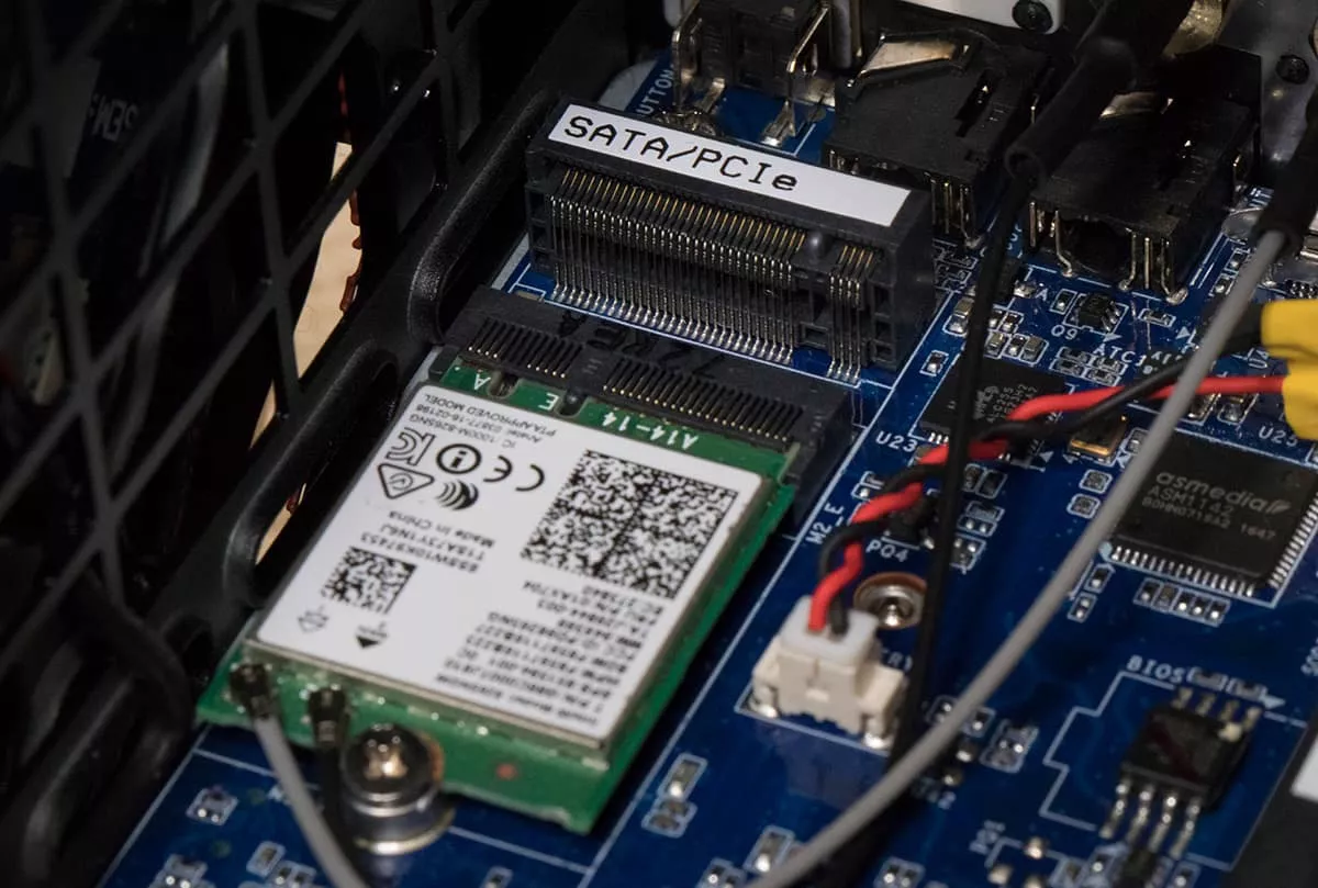Cách lắp SSD M.2 cho PC (ảnh 1)