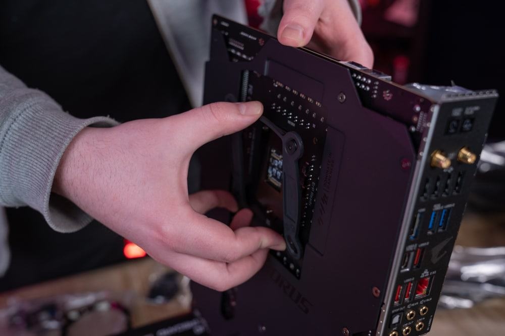 Cách lắp tản nhiệt nước PC (ảnh 4)