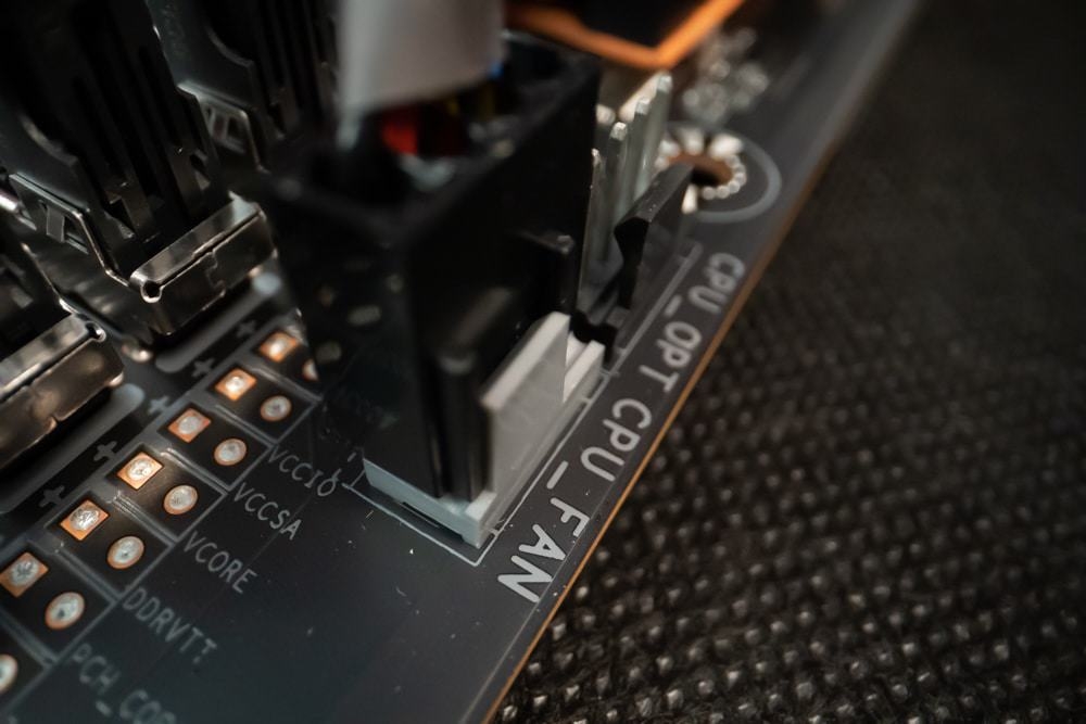 Cách lắp tản nhiệt nước PC (ảnh 12)