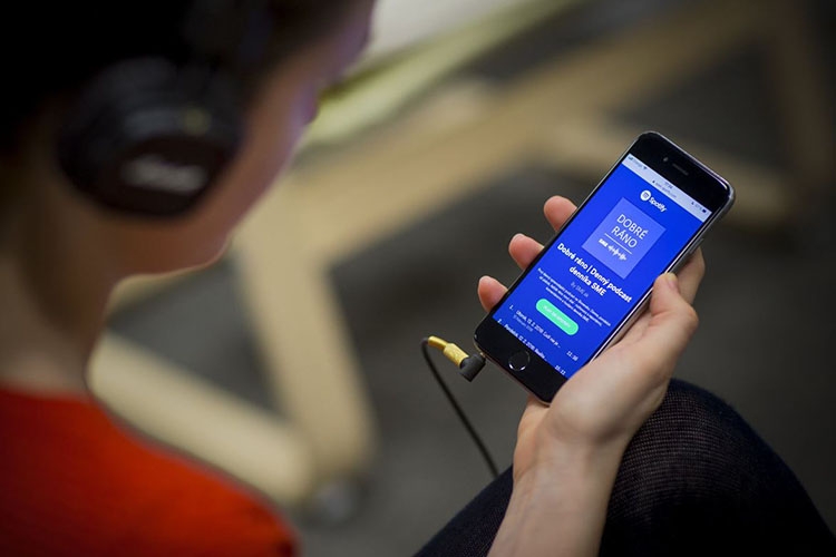 Nghe Podcast trên iTunes