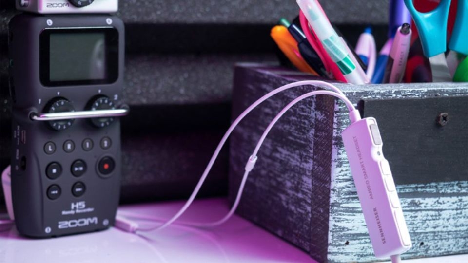 Sử dụng máy ghi âm để lưu lại nội dung các cuộc gọi thoại