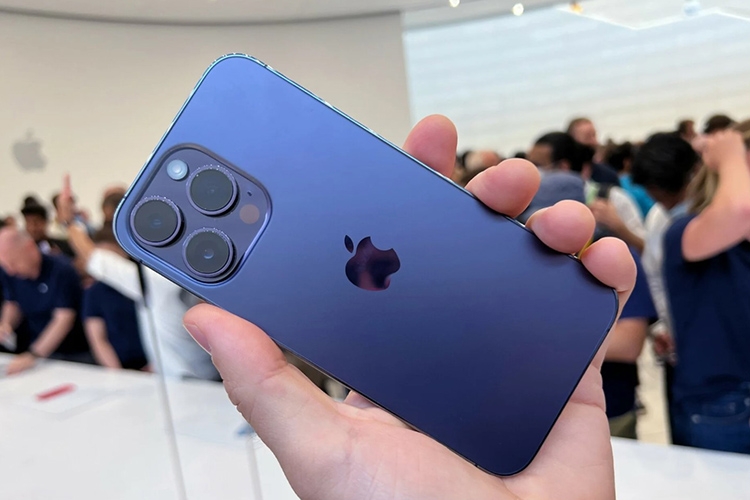 iPhone 14 Pro Max đọ dáng iPhone 13 Pro Max: Thiết kế và màn hình 5