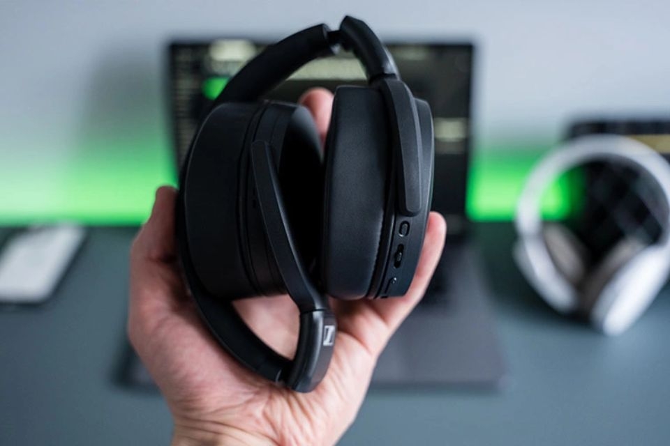 Tai nghe Over-ear là gì? Ưu nhược điểm và các lưu ý khi lựa chọn