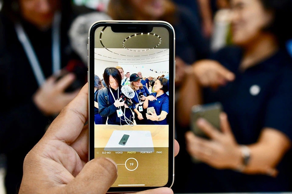 iPhone 11 (ảnh 2)