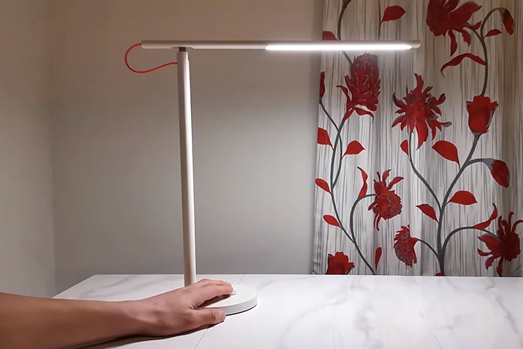 Trên tay và đánh giá nhanh đèn bàn Xiaomi Mi LED 1S 5