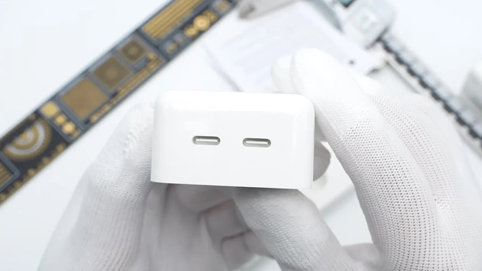 Mổ bụng củ sạc USB-C kép 35W của Apple (ảnh 1)
