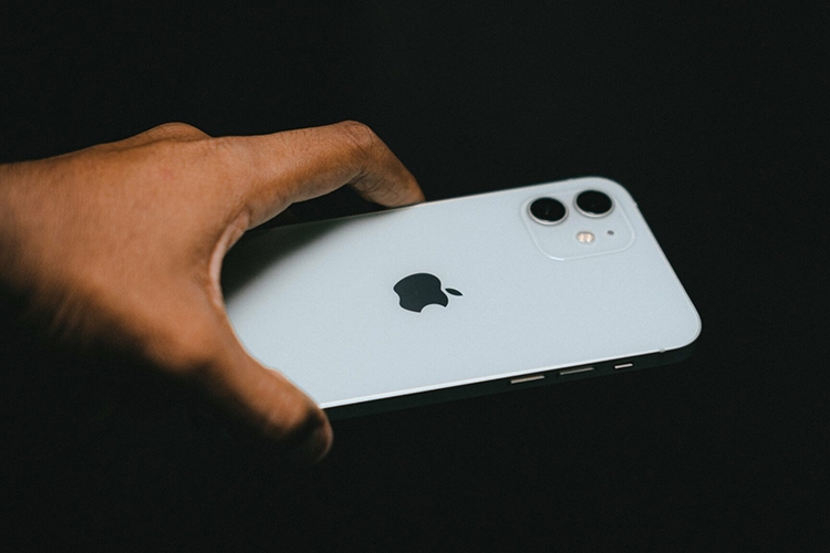 iPhone 13