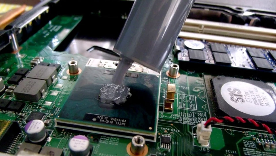 Cách tra keo tản nhiệt laptop (Ảnh 5)