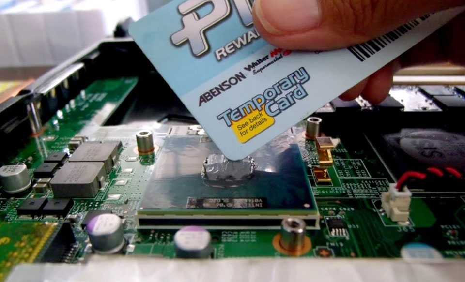 Cách tra keo tản nhiệt laptop (Ảnh 6)