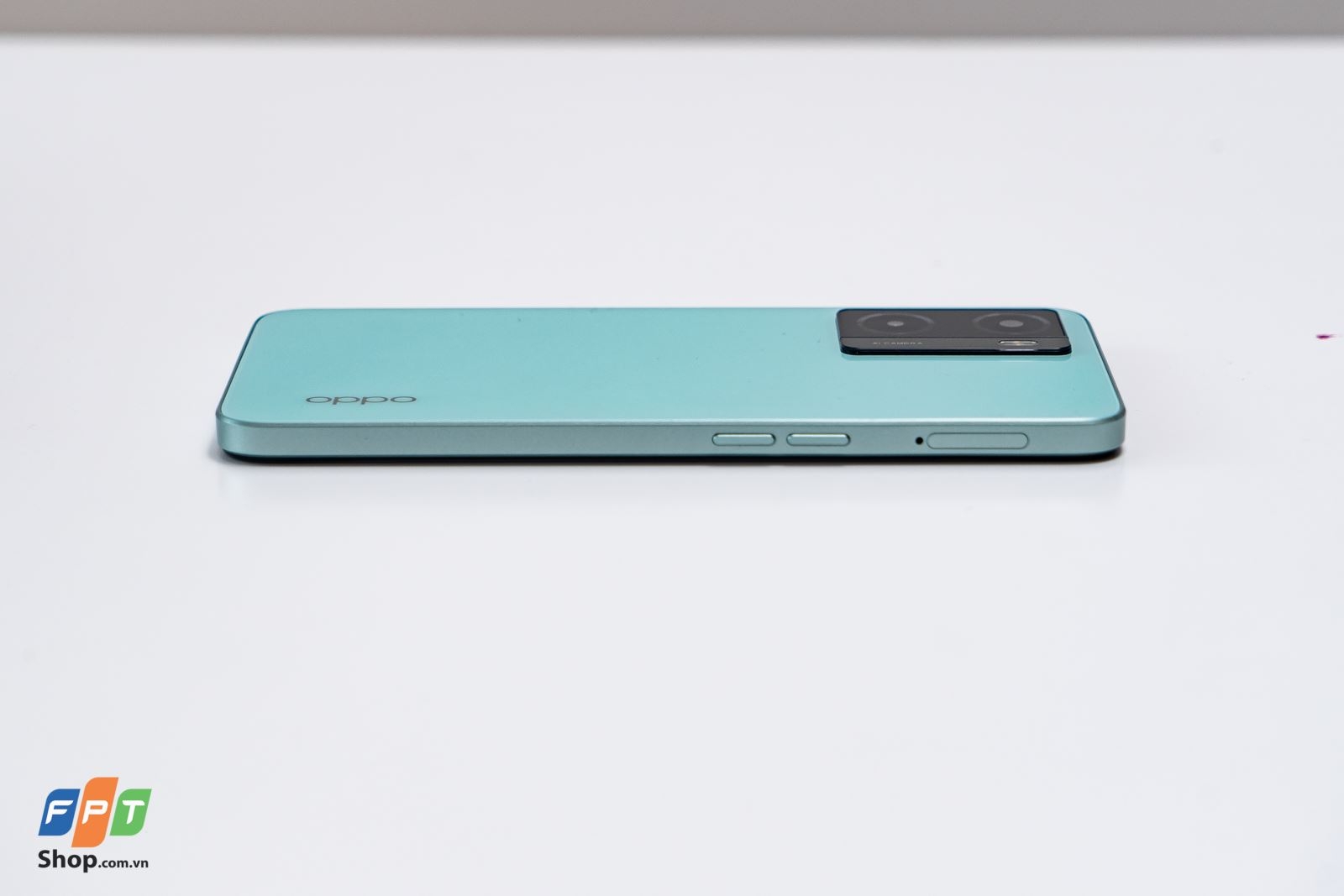 Trên tay OPPO A57: Sạc nhanh 33W vượt trội, thiết kế thời thượng, giá chỉ 4.49 triệu đồng