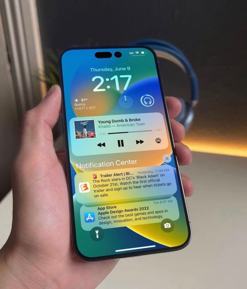 Viền màn hình iPhone 14 được rút gọn 2