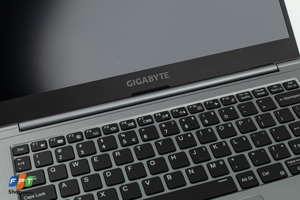 Đánh giá Gigabyte U4 UD: Laptop 14 inch siêu nhẹ chưa tới 1kg!