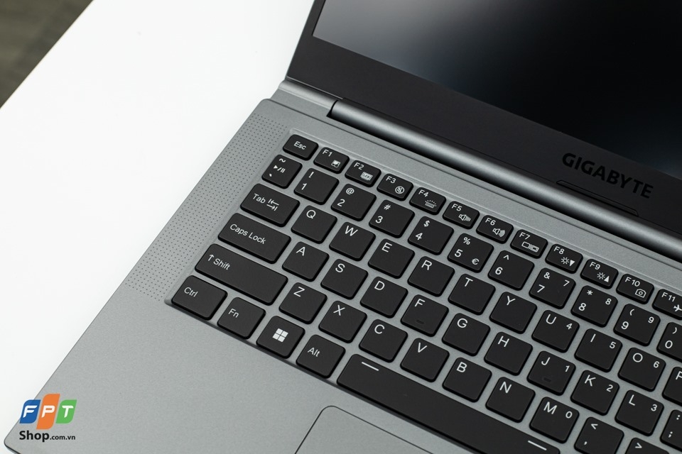 Đánh giá Gigabyte U4 UD: Laptop 14 inch siêu nhẹ chưa tới 1kg!