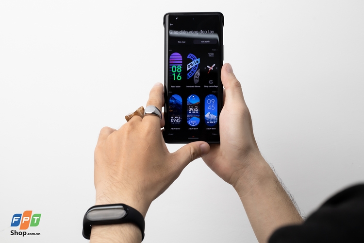 Hơn 100 mặt đồng hồ