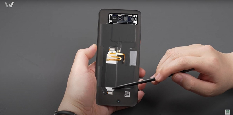 Mổ bụng ROG Phone 6 (ảnh 1)