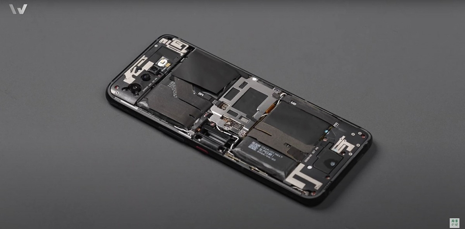 Mổ bụng ROG Phone 6 (ảnh 2)