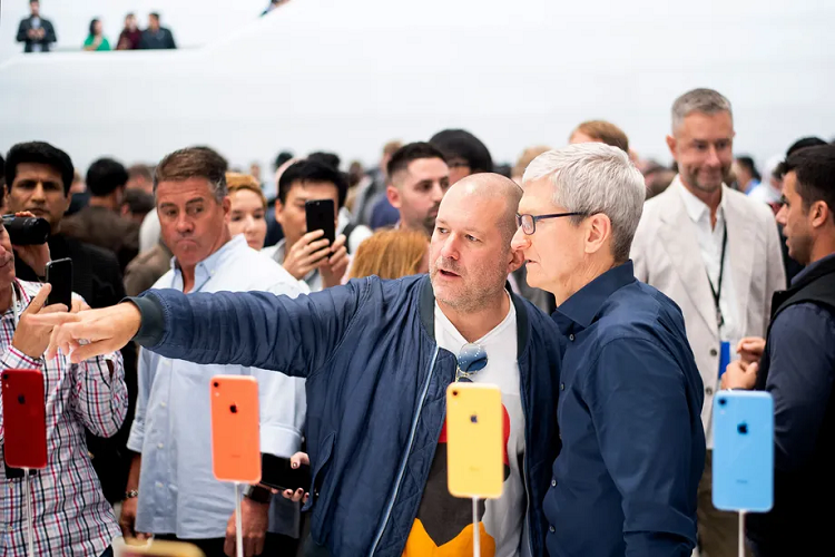 Jony Ive và Tim Cook