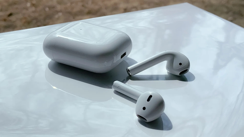 Những lý do nên mua và không nên mua AirPods 2 (ảnh 1) Những lý do nên mua và không nên mua AirPods 2 (ảnh 1)