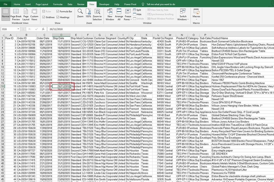 Sử dụng Split để tách trang tính thành 4 cửa sổ nhỏ - bước 1