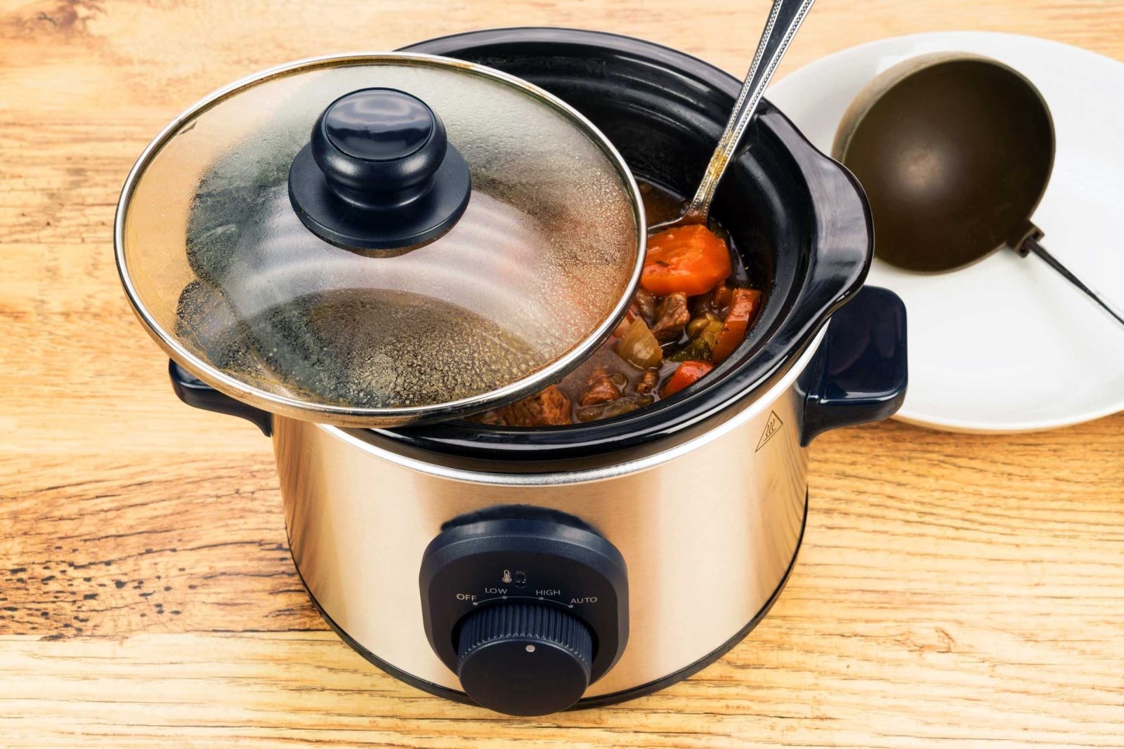 Nồi nấu chậm có nhiệt độ nấu cho phép dao động từ 75 đến 135 độ C