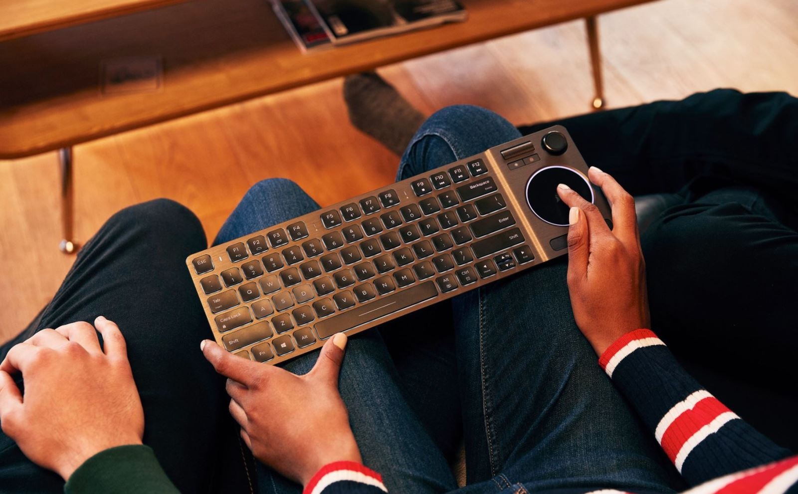 Corsair K83 WL-GNM-SCSR-White