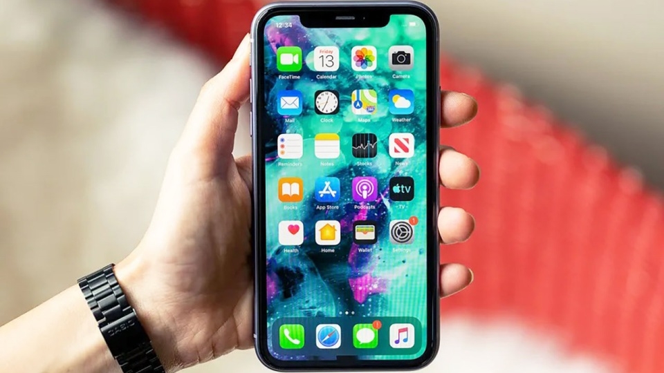 Có thể kiểm tra màn hình iPhone là chính hãng hay hàng nhái thông qua miếng dán