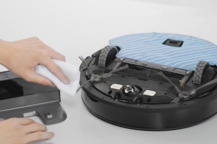 Vệ sinh màng lọc Hepa của Robot hút bụi
