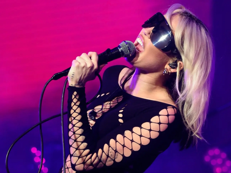 Miley Cyrus biểu diễn tại Movistar Arena ở Bogota, Colombia ngày 21/03/2022. Ảnh: Guillermo Legaria / Getty Images cho MC.