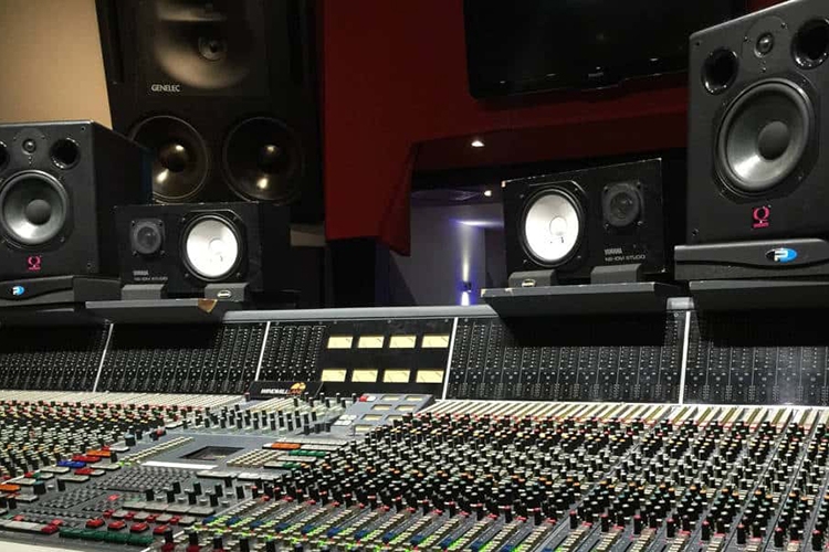 Loa kiểm âm là gì? Khác biệt gì so với các dòng loa bình thường?