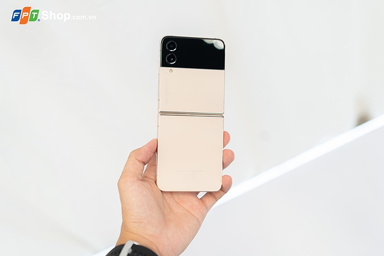Trên tay Samsung Galaxy Z Flip4 31