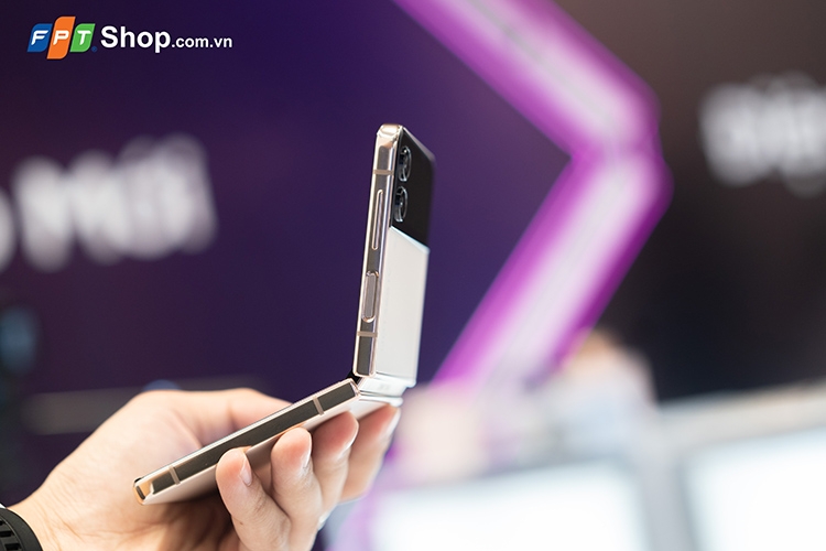 Trên tay Samsung Galaxy Z Flip4 23