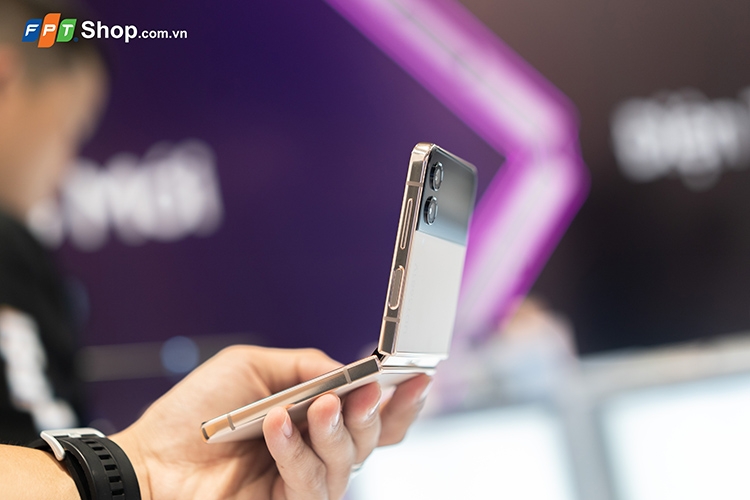 Trên tay Samsung Galaxy Z Flip4 22