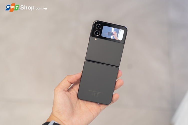 Trên tay Samsung Galaxy Z Flip4 25