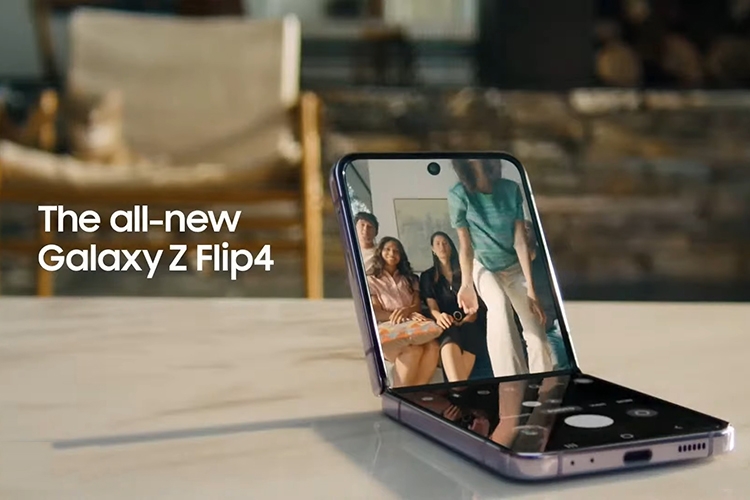 Galaxy Z Flip4 ra mắt 30