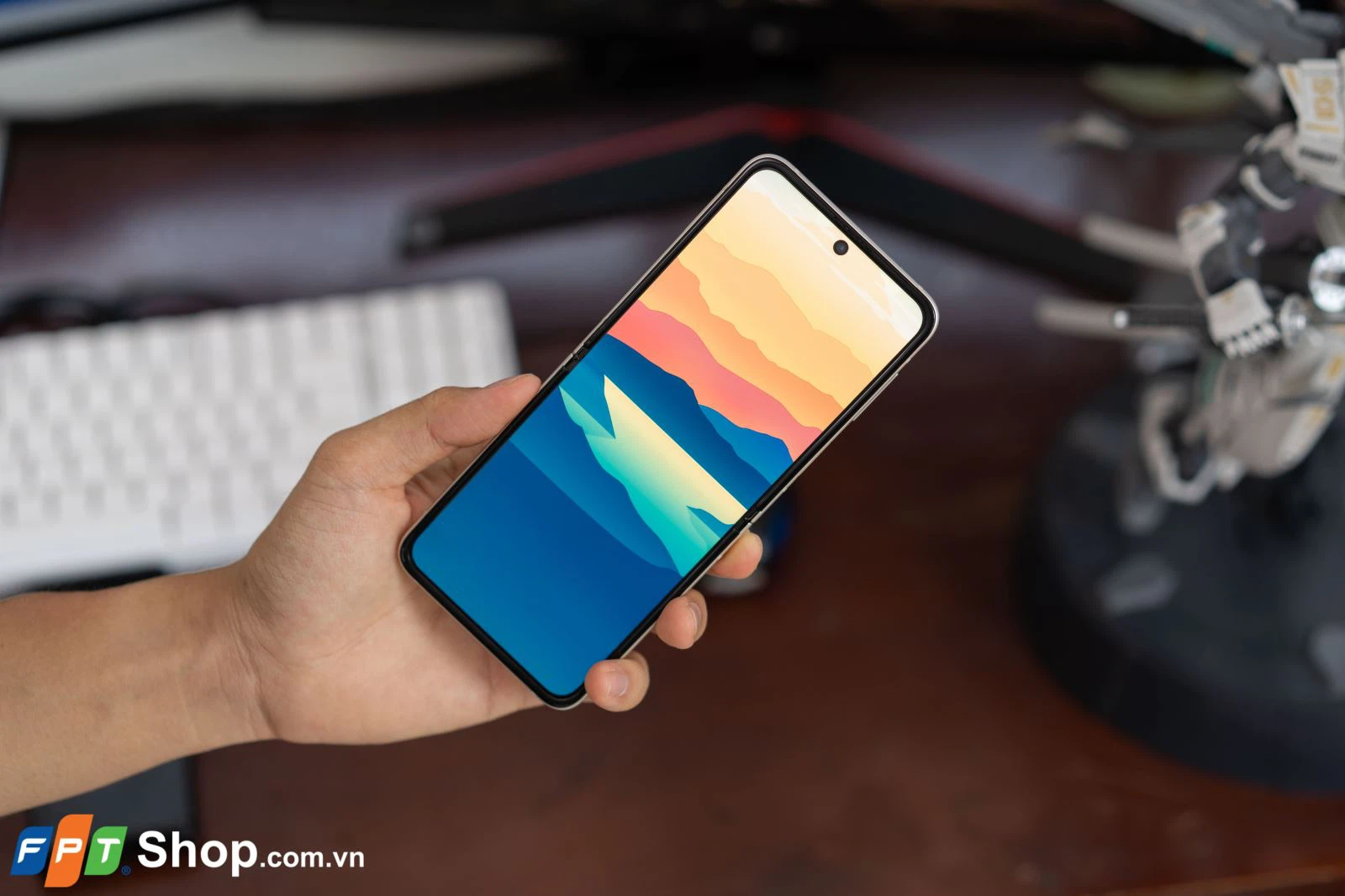 So sánh Samsung Galaxy Z Flip4 và Galaxy Z Flip3: Có gì khác biệt giữa 2 thế hệ?