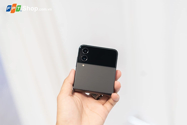 So sánh Samsung Galaxy Z Flip4 và Galaxy Z Flip3: Có gì khác biệt giữa 2 thế hệ?