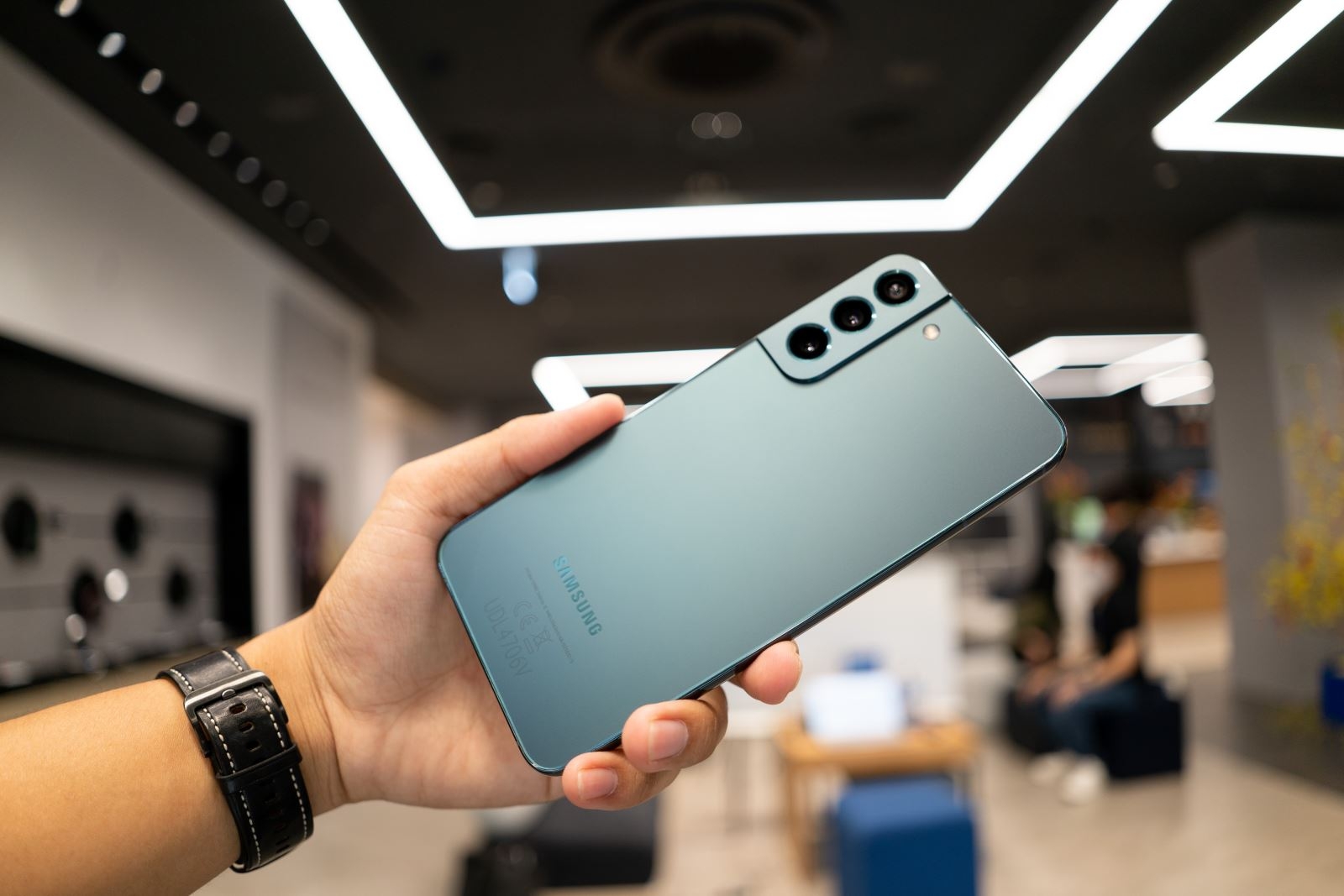 So sánh Samsung Galaxy Z Flip4 và Galaxy S22+: Đâu là lựa chọn tốt hơn cho người dùng?